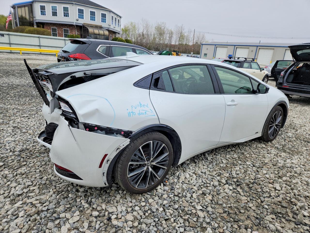 2024 TOYOTA PRIUS XLE photo 3