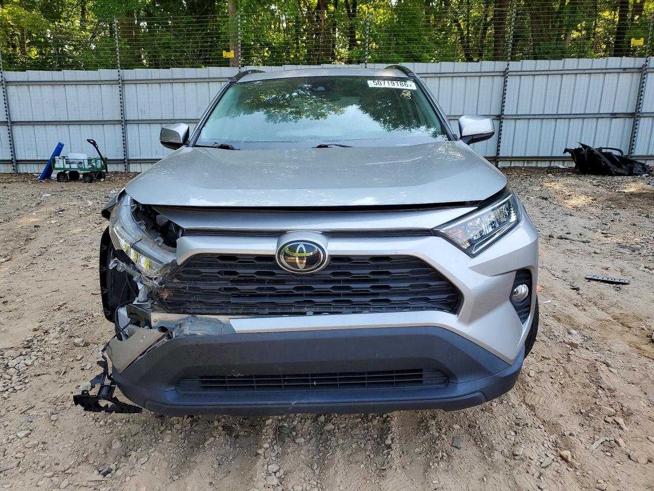 2019 TOYOTA RAV4 XLE photo 9