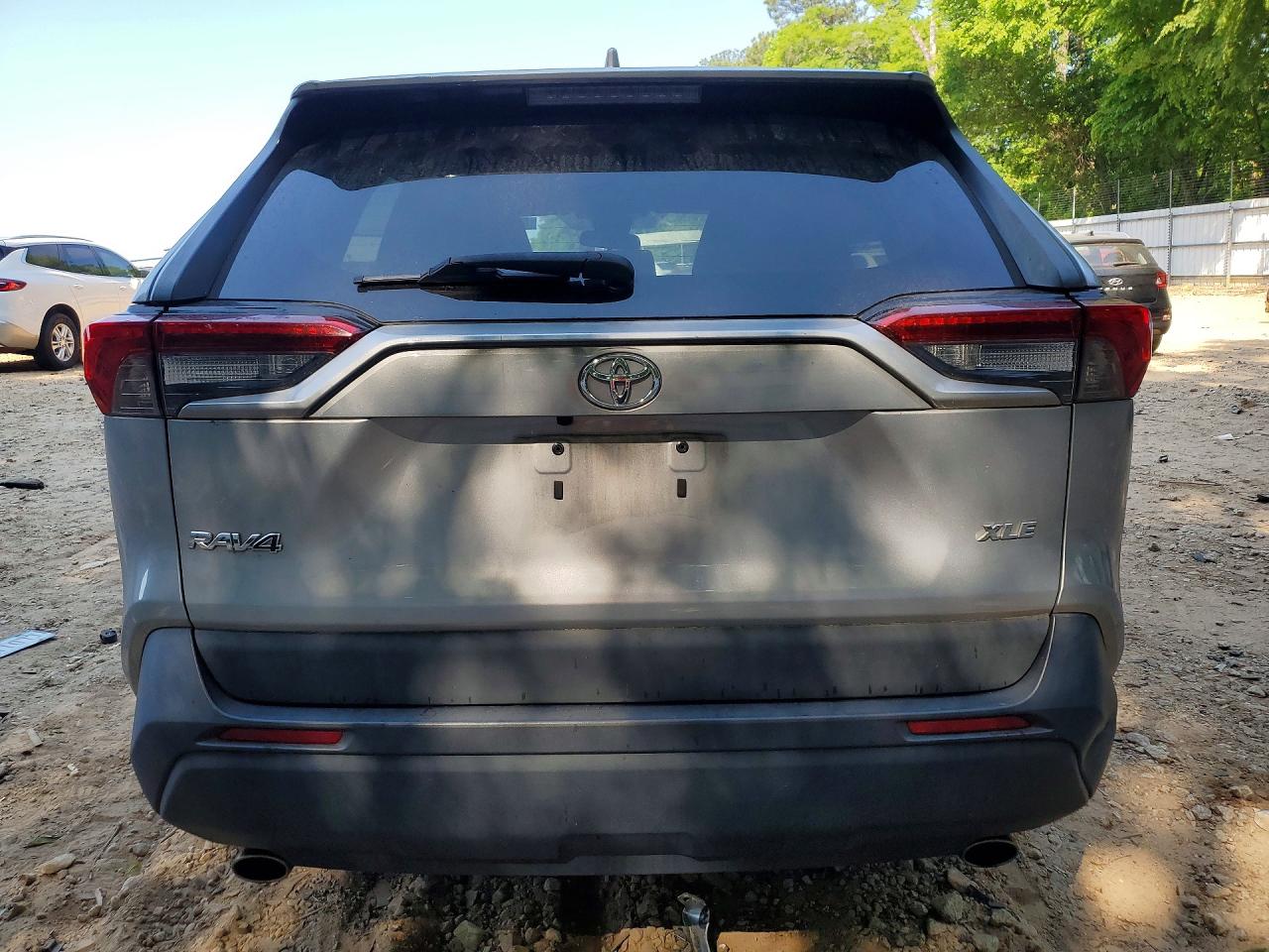 2019 TOYOTA RAV4 XLE photo 11