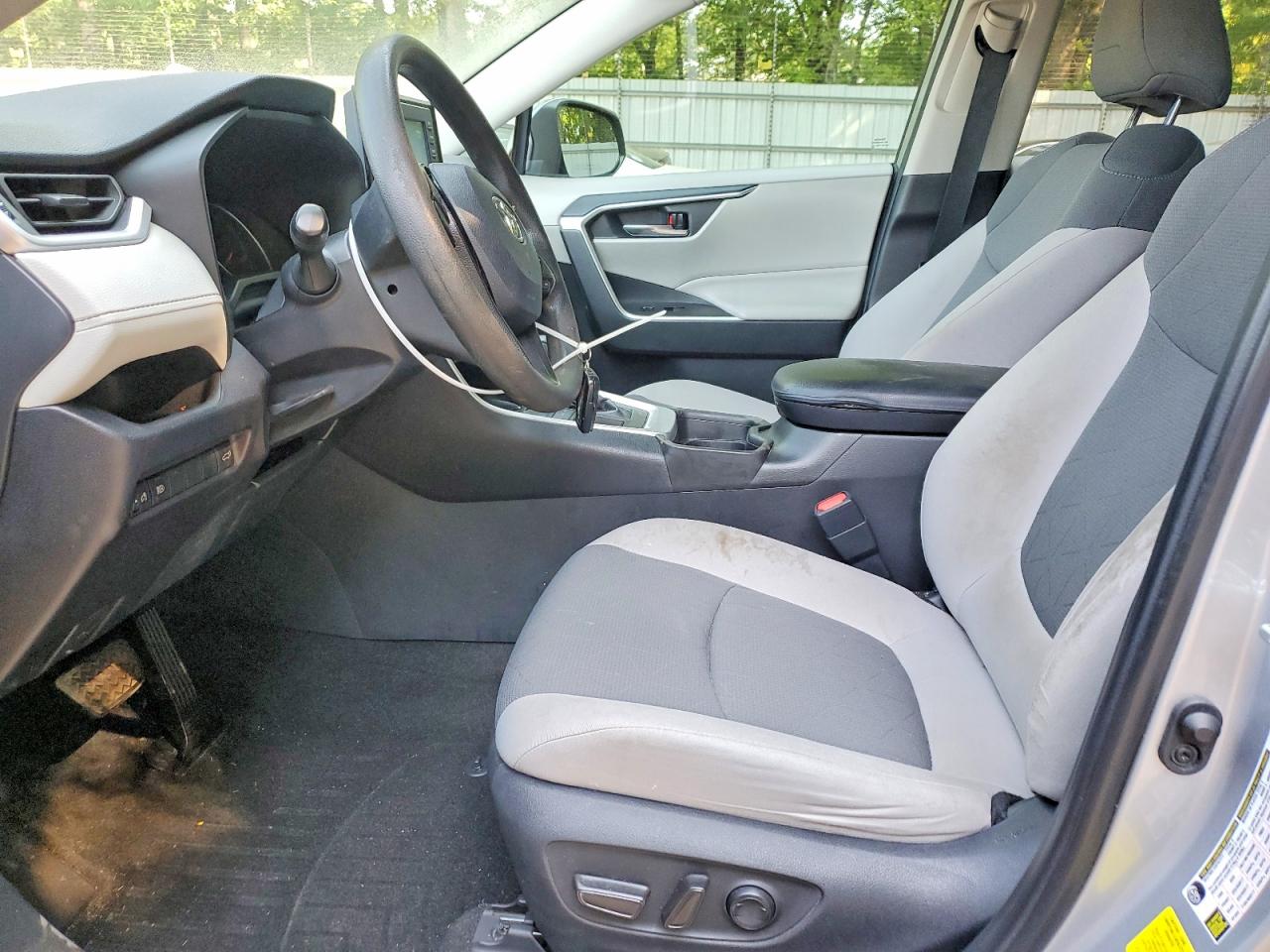 2019 TOYOTA RAV4 XLE photo 13