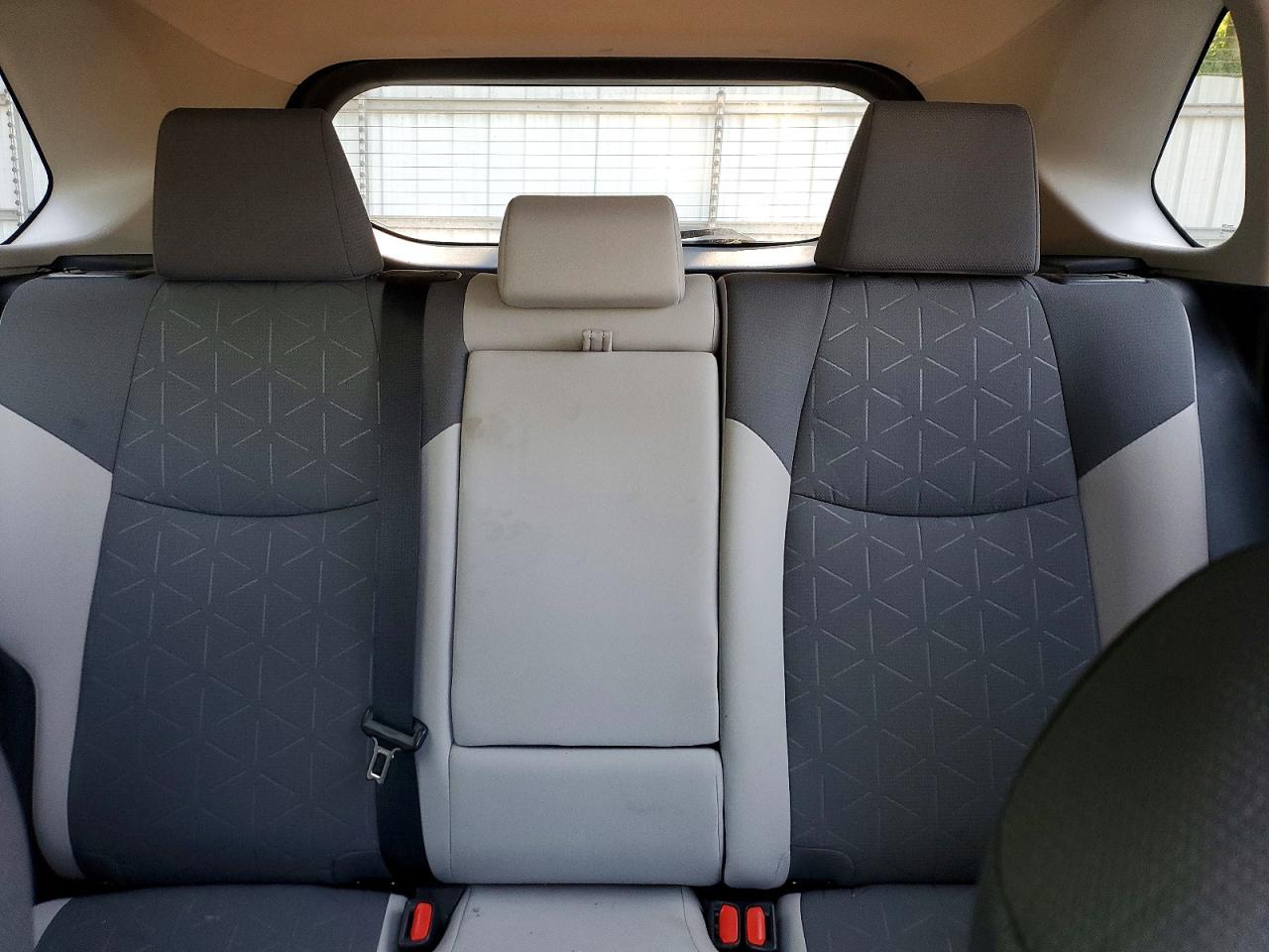 2019 TOYOTA RAV4 XLE photo 19