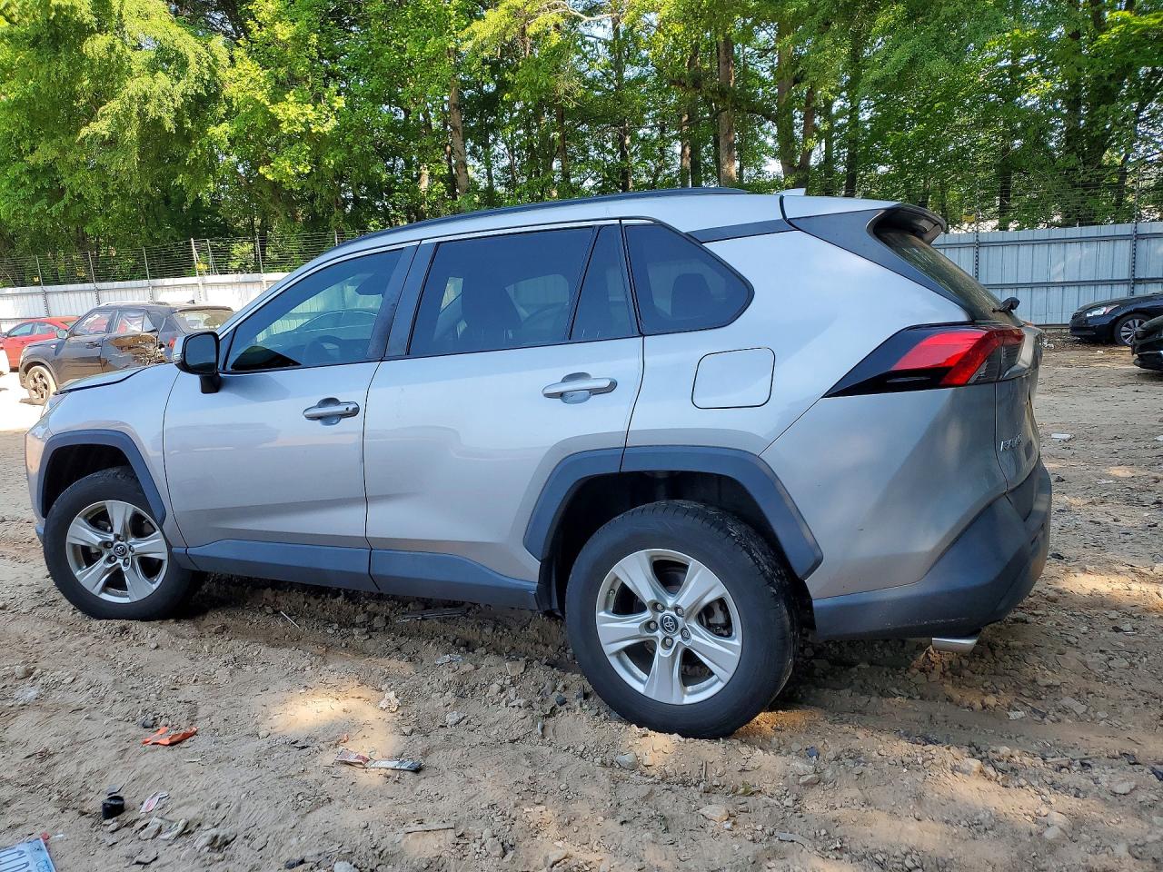 2019 TOYOTA RAV4 XLE photo 3