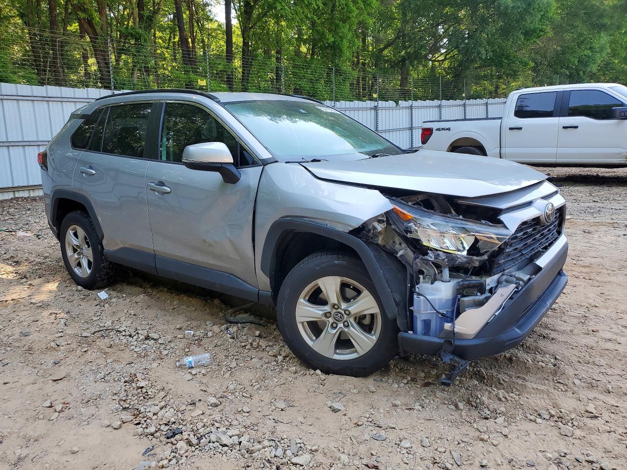2019 TOYOTA RAV4 XLE photo 7