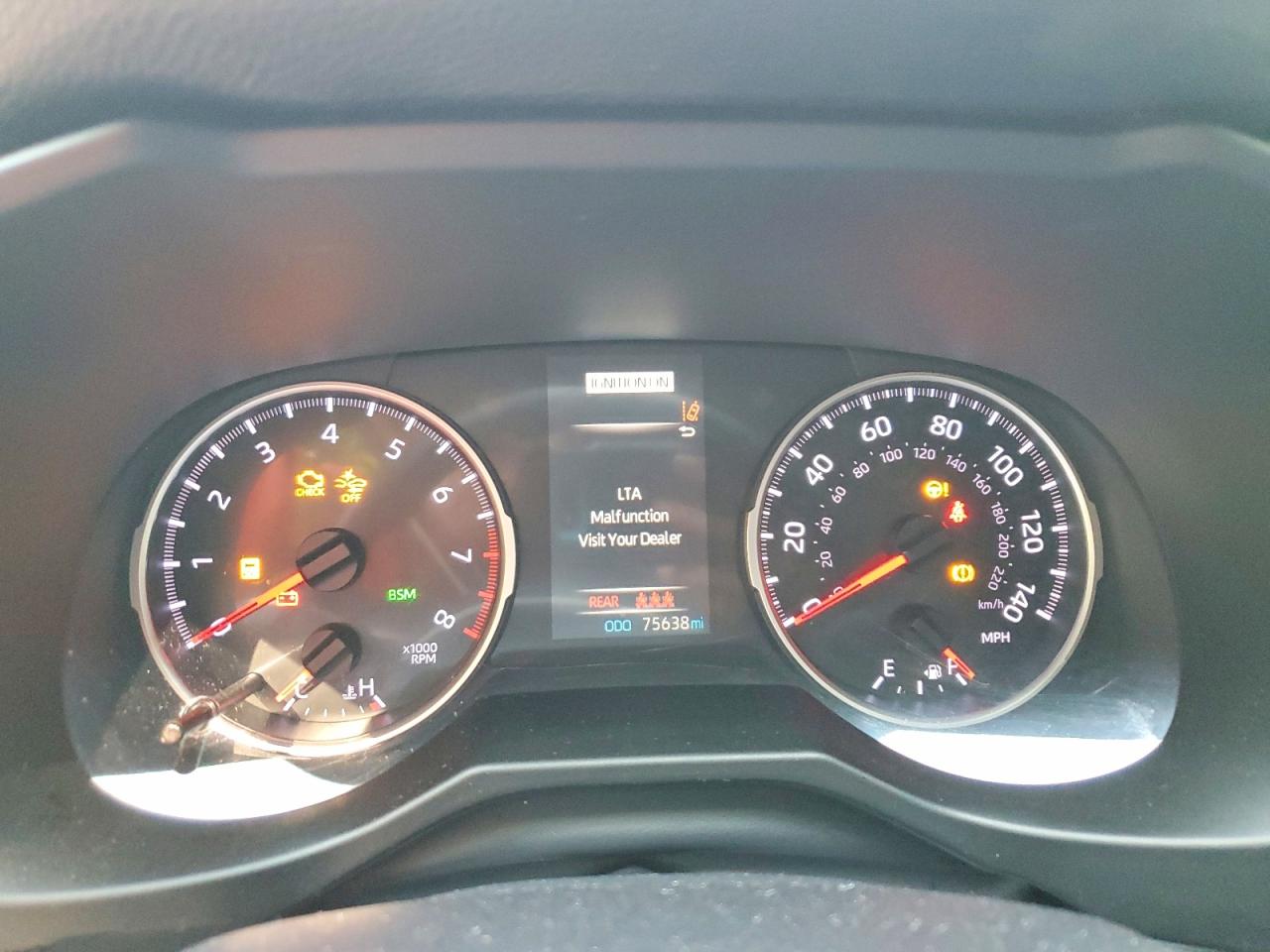 2019 TOYOTA RAV4 XLE photo 17