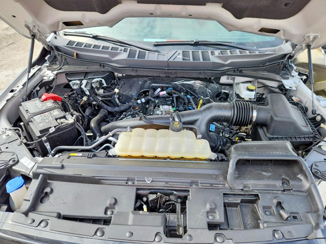 2025 FORD F150 XLT photo 21