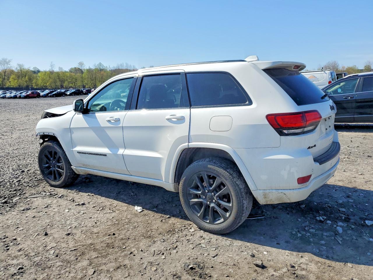 2022 JEEP GRAND CHEROKEE LAREDO E photo 3