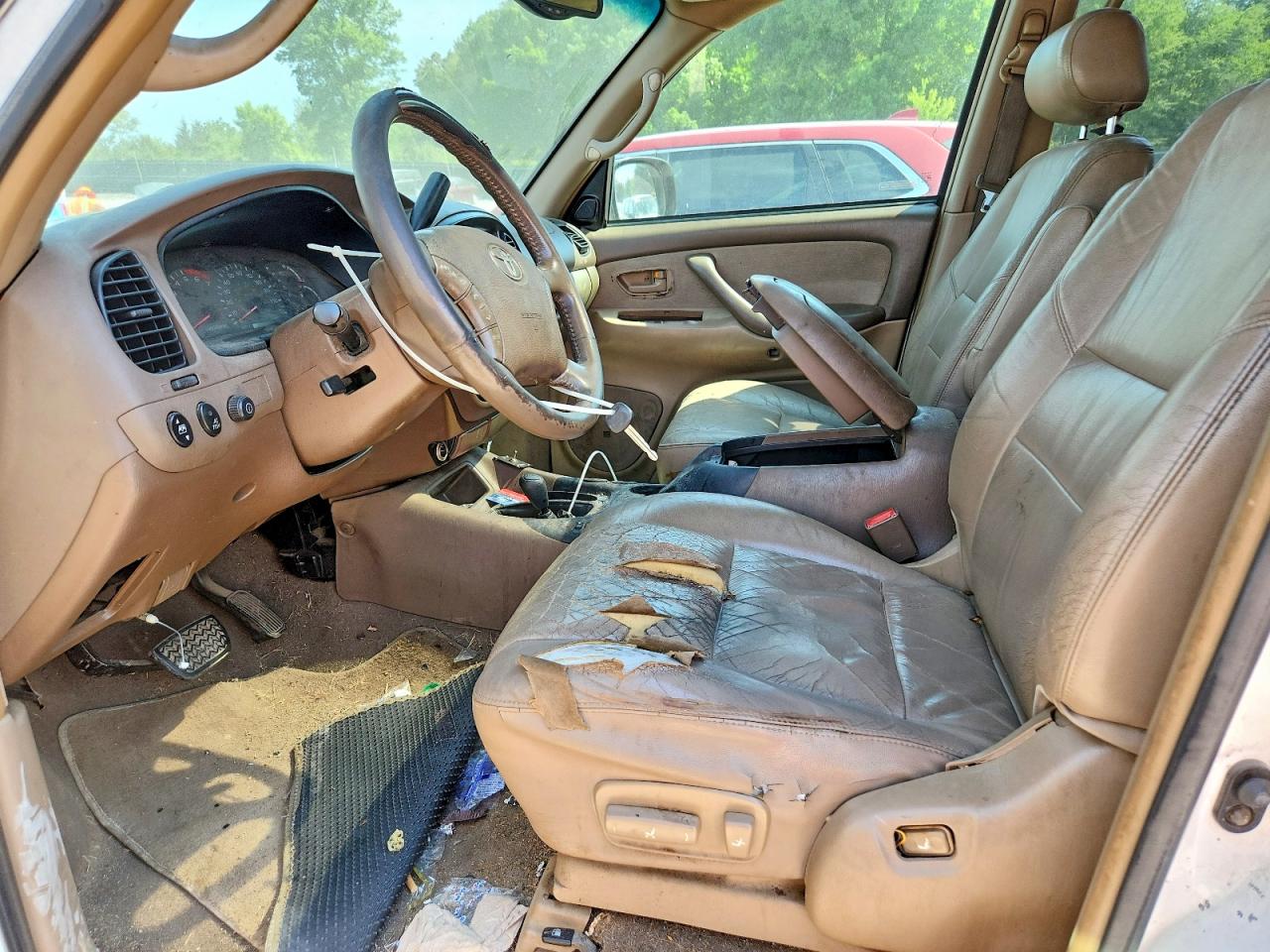 2004 TOYOTA SEQUOIA SR5 photo 13