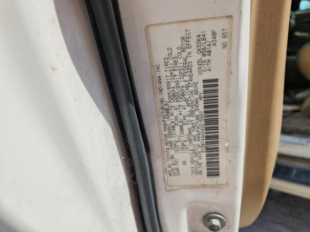 2004 TOYOTA SEQUOIA SR5 photo 25