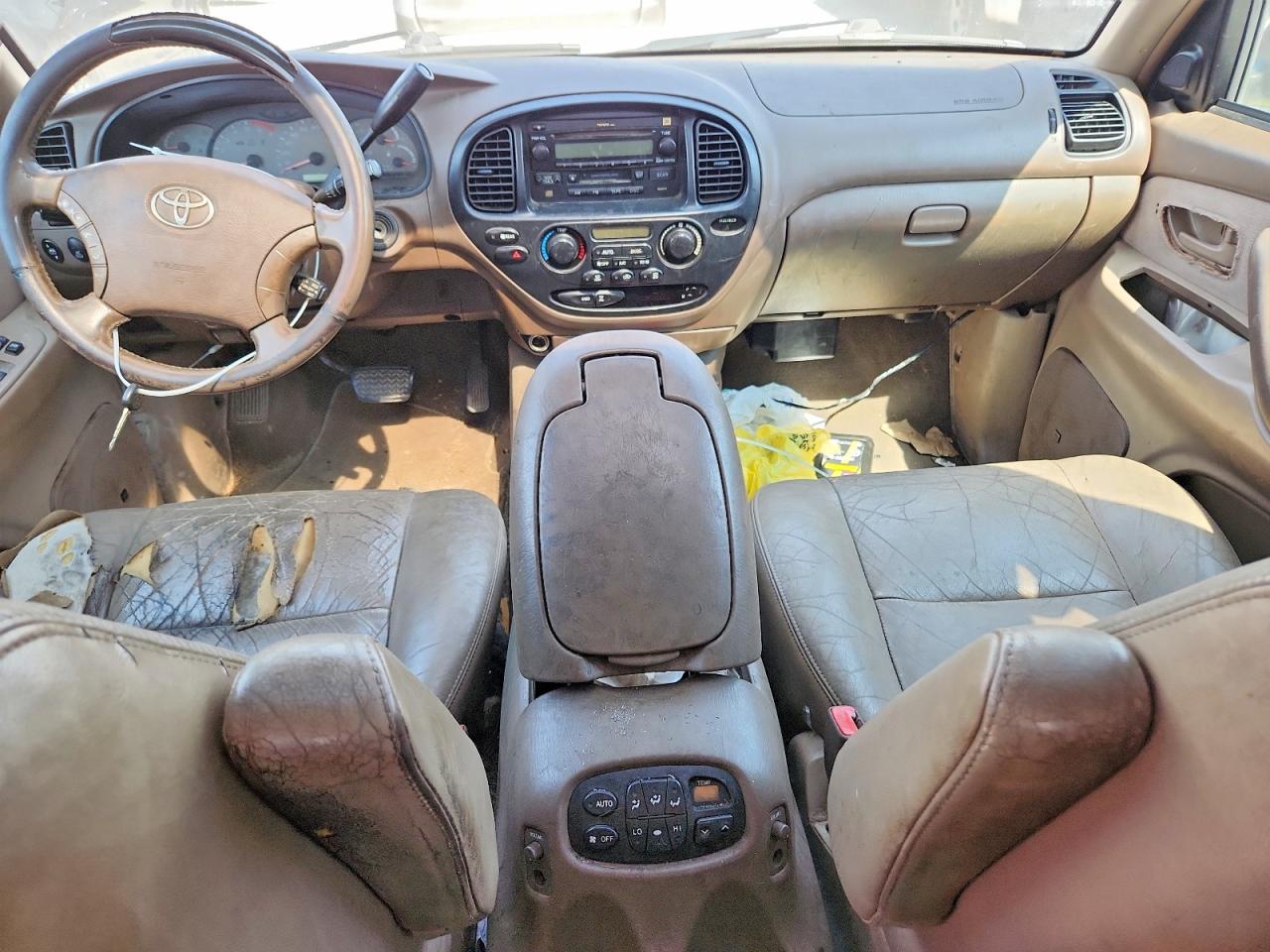 2004 TOYOTA SEQUOIA SR5 photo 15
