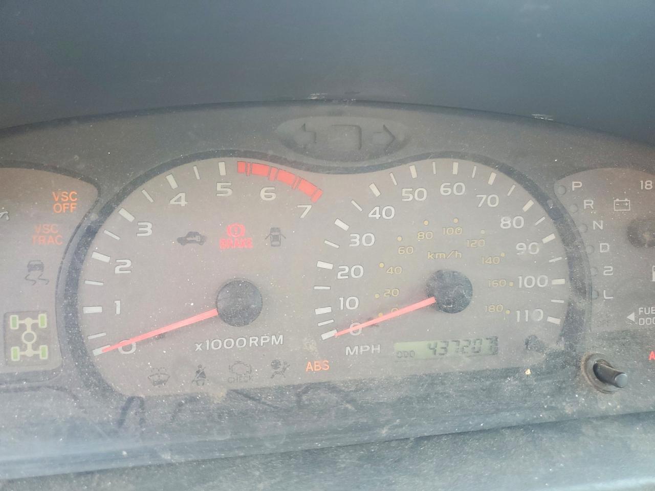 2004 TOYOTA SEQUOIA SR5 photo 17