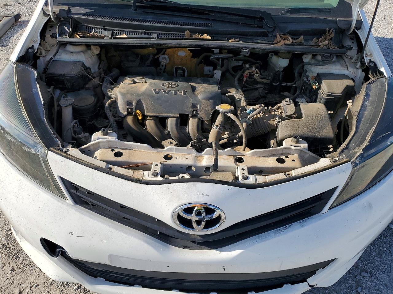 2012 TOYOTA YARIS 5-DOOR LE photo 31