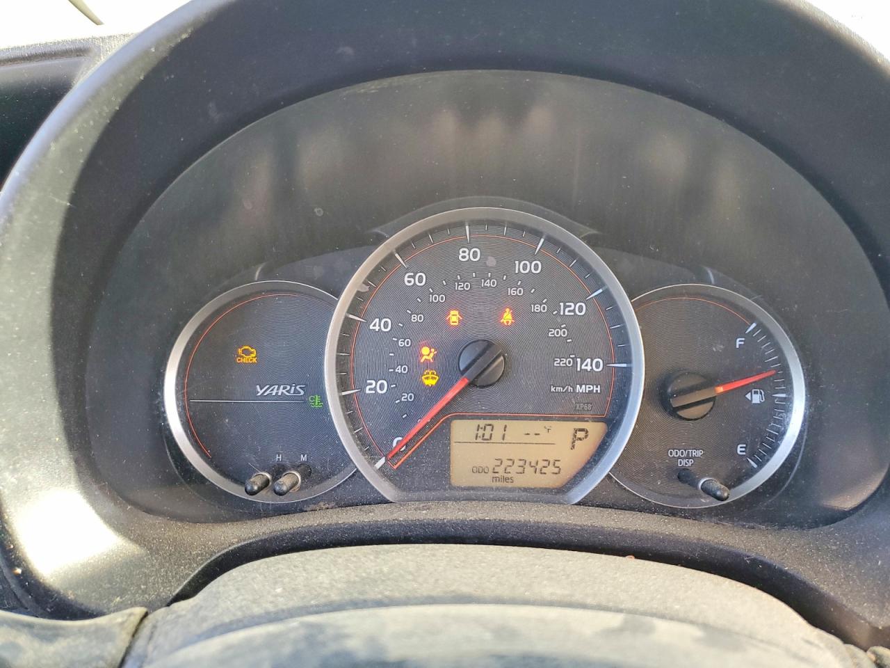2012 TOYOTA YARIS 5-DOOR LE photo 25