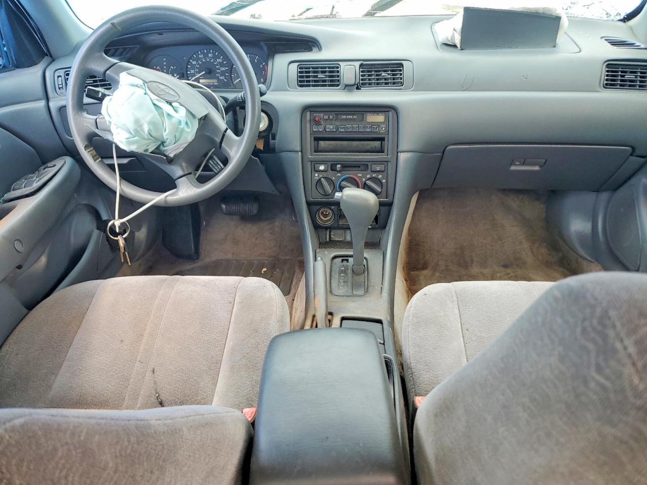 1997 TOYOTA CAMRY LE photo 28