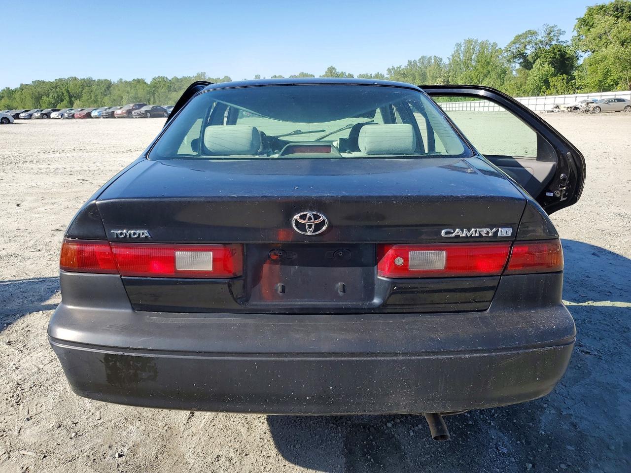 1997 TOYOTA CAMRY LE photo 16