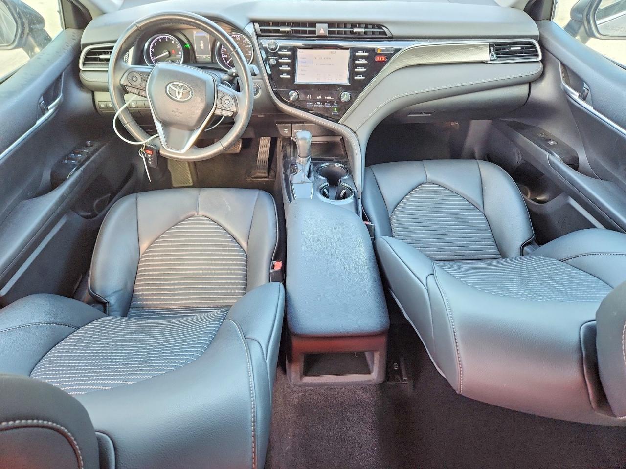 2019 TOYOTA CAMRY SE photo 15