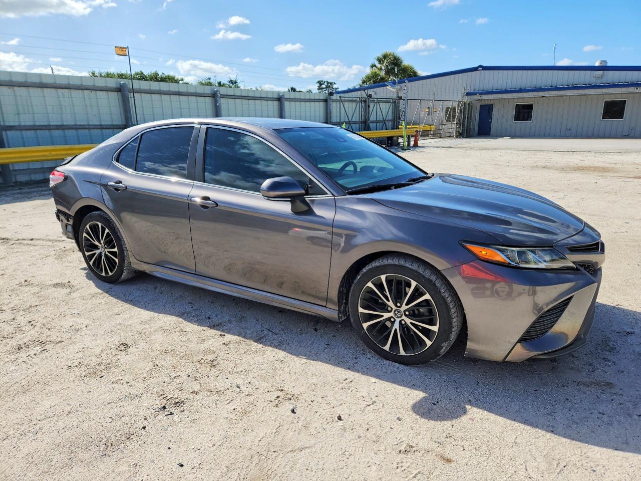 2019 TOYOTA CAMRY SE photo 7