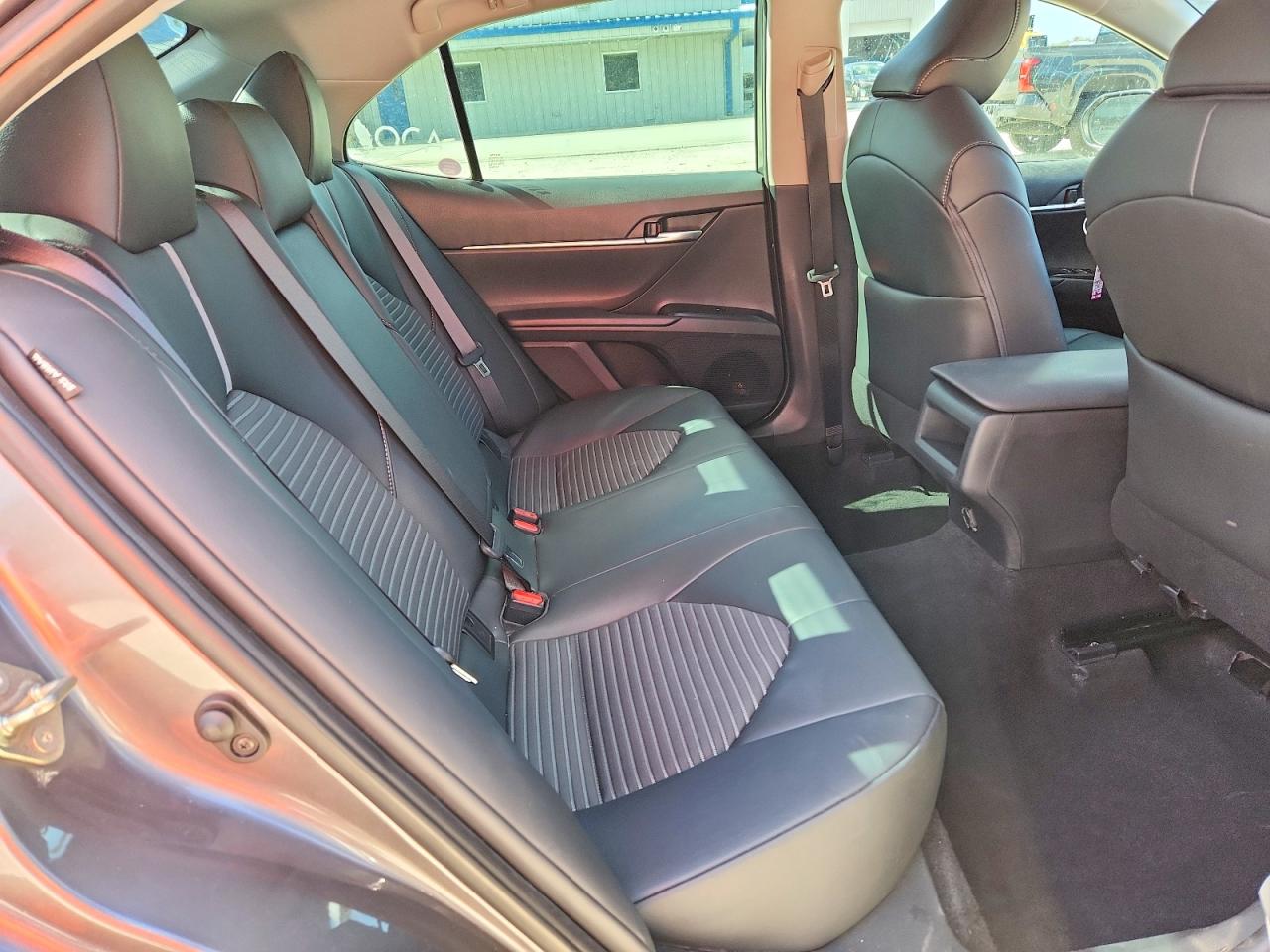 2019 TOYOTA CAMRY SE photo 19