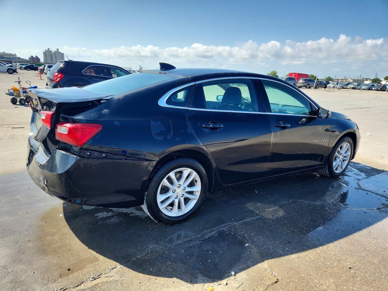 2017 CHEVROLET MALIBU LT photo 3