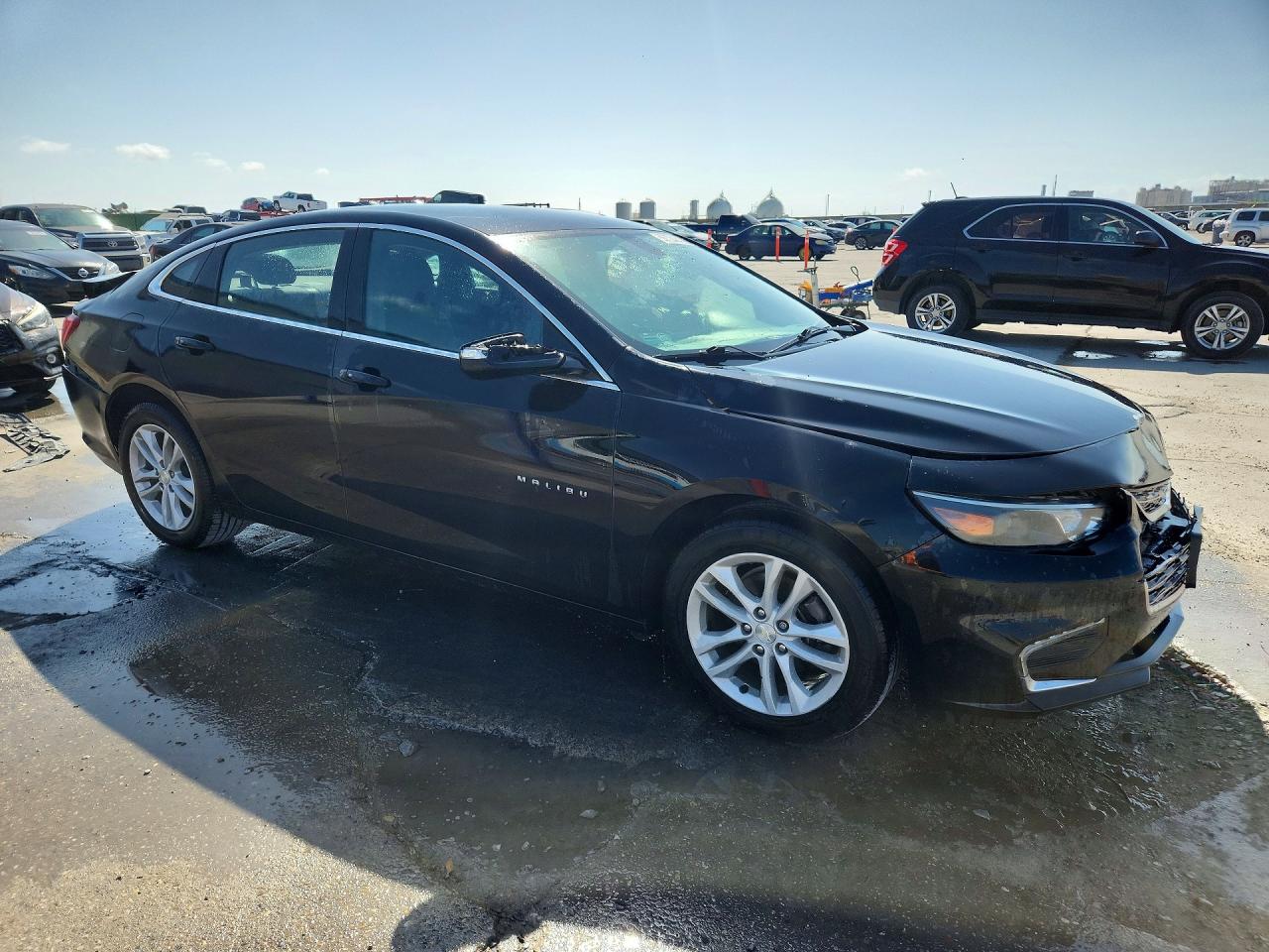 2017 CHEVROLET MALIBU LT photo 4