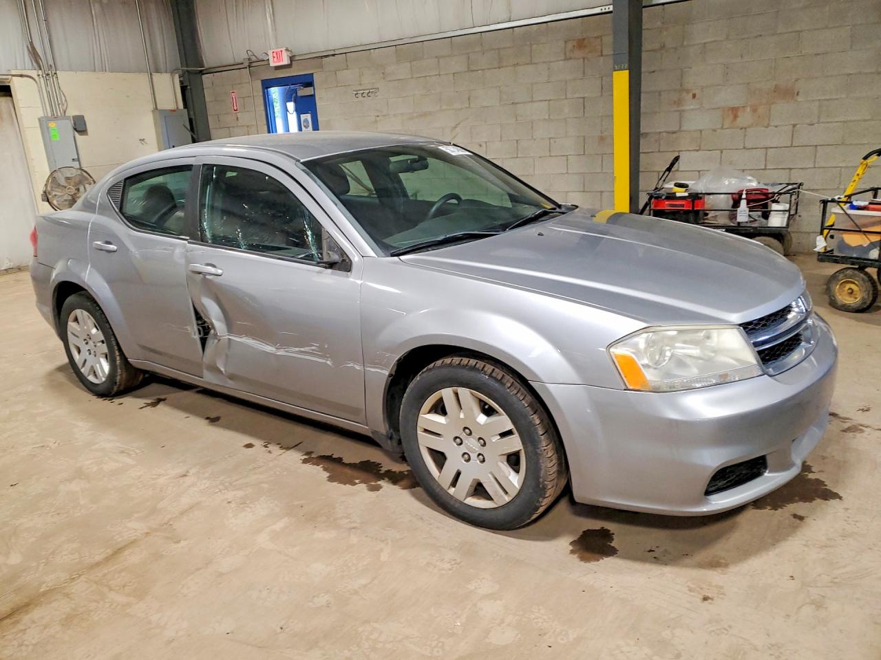 2014 DODGE AVENGER SE photo 4