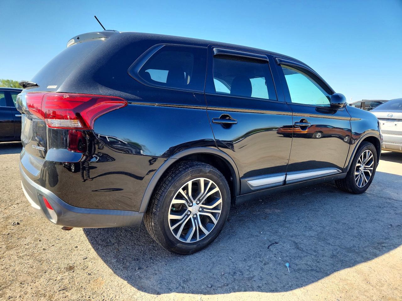 2016 MITSUBISHI OUTLANDER SE photo 5