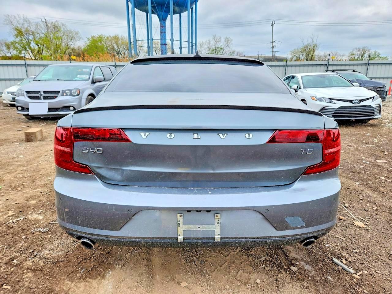 2018 VOLVO S90 T5 MOMENTUM photo 6
