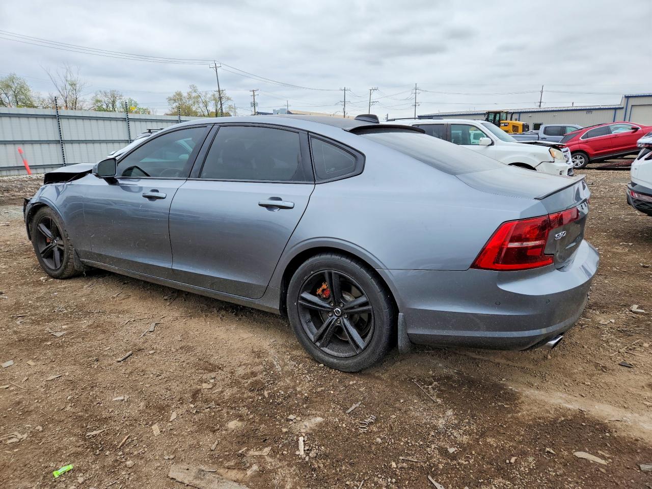2018 VOLVO S90 T5 MOMENTUM photo 2