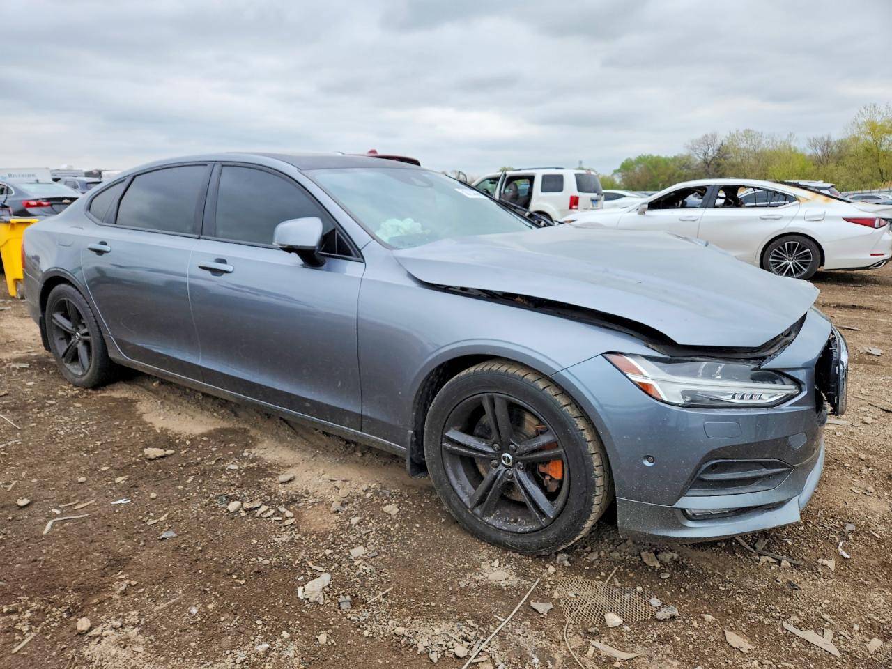 2018 VOLVO S90 T5 MOMENTUM photo 4