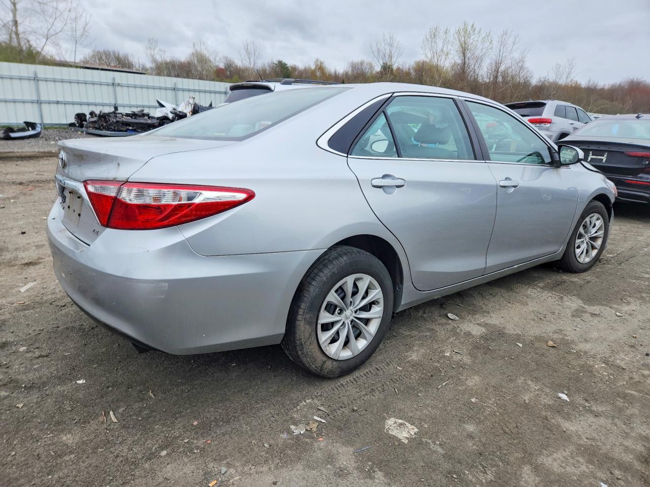 2017 TOYOTA CAMRY LE photo 5