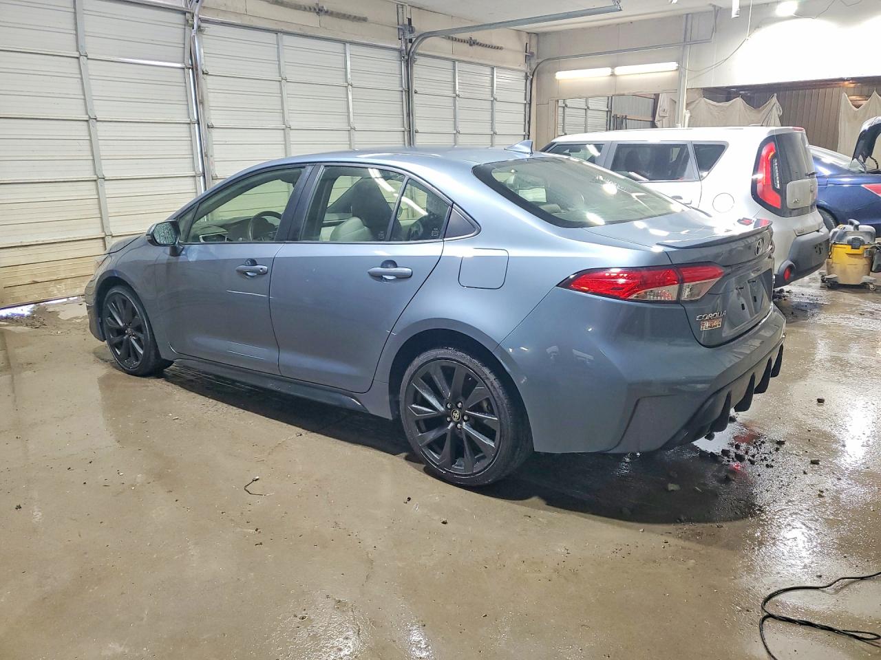2023 TOYOTA COROLLA SE photo 3