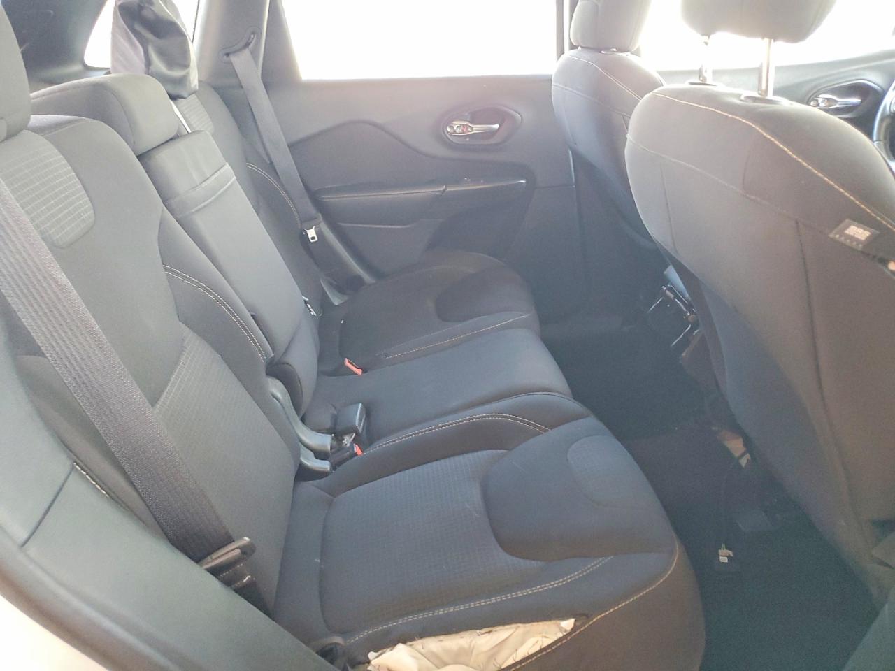 2017 JEEP CHEROKEE LATITUDE photo 28