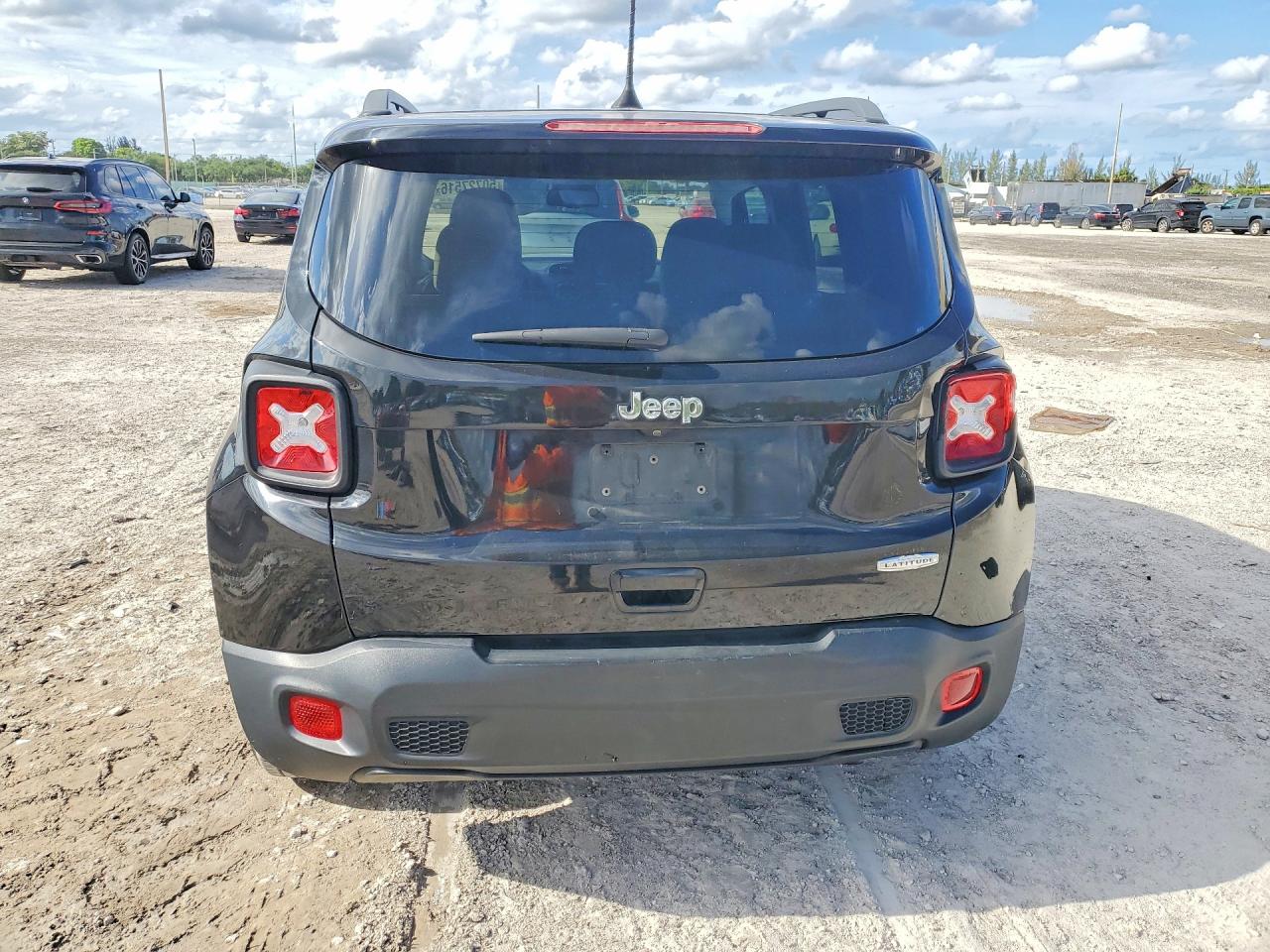 2019 JEEP RENEGADE LATITUDE photo 11