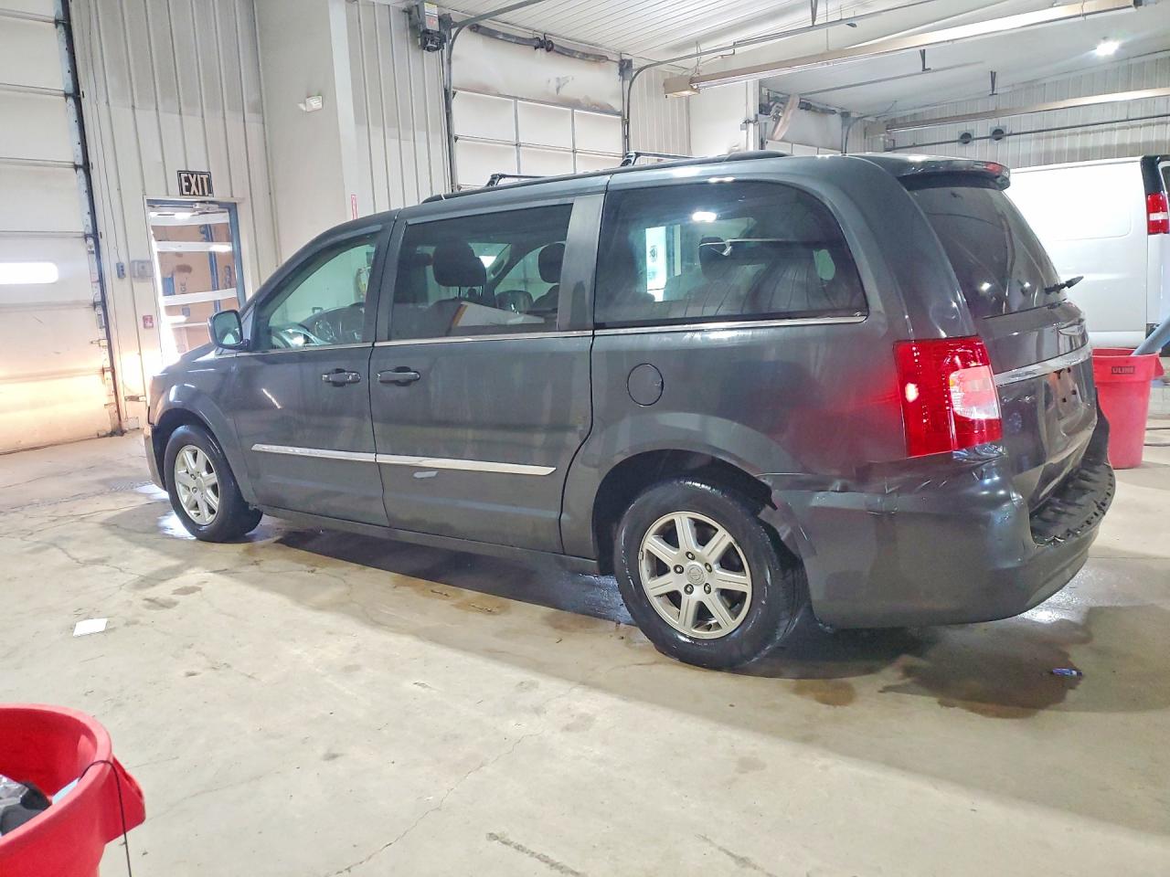 2012 CHRYSLER TOWN & COUNTRY TOURING photo 3