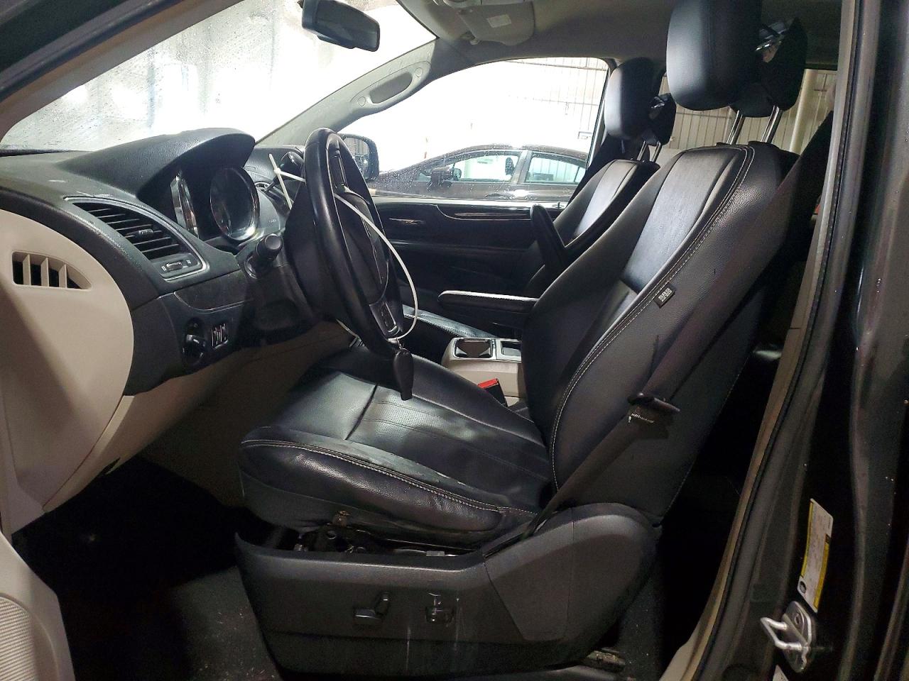 2012 CHRYSLER TOWN & COUNTRY TOURING photo 13