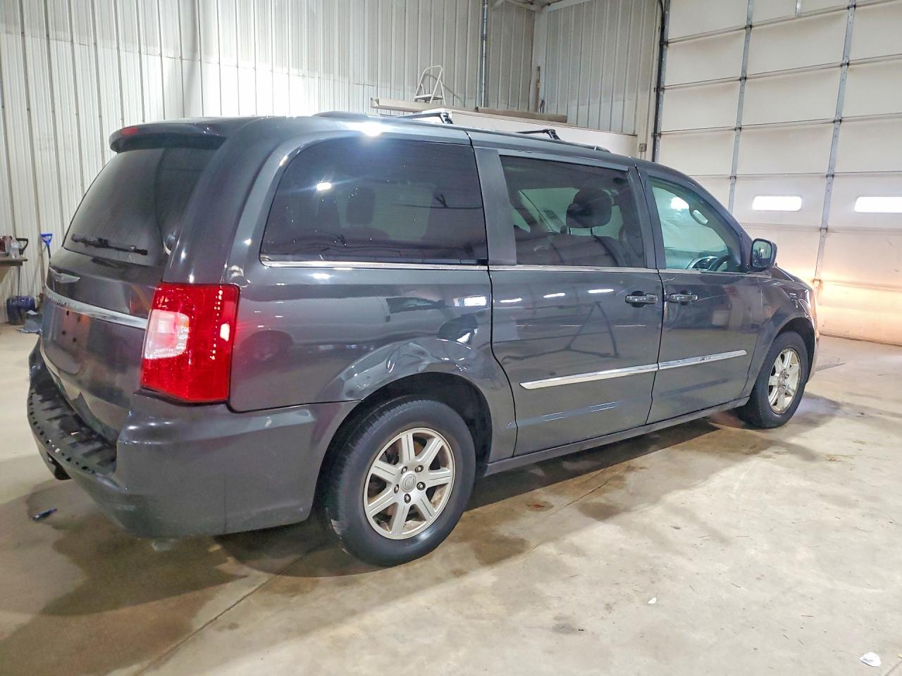 2012 CHRYSLER TOWN & COUNTRY TOURING photo 5