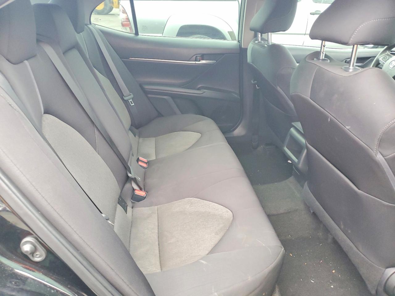 2021 TOYOTA CAMRY LE photo 19