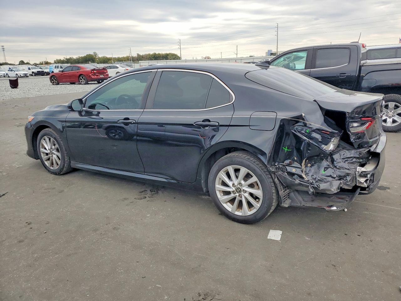2021 TOYOTA CAMRY LE photo 3