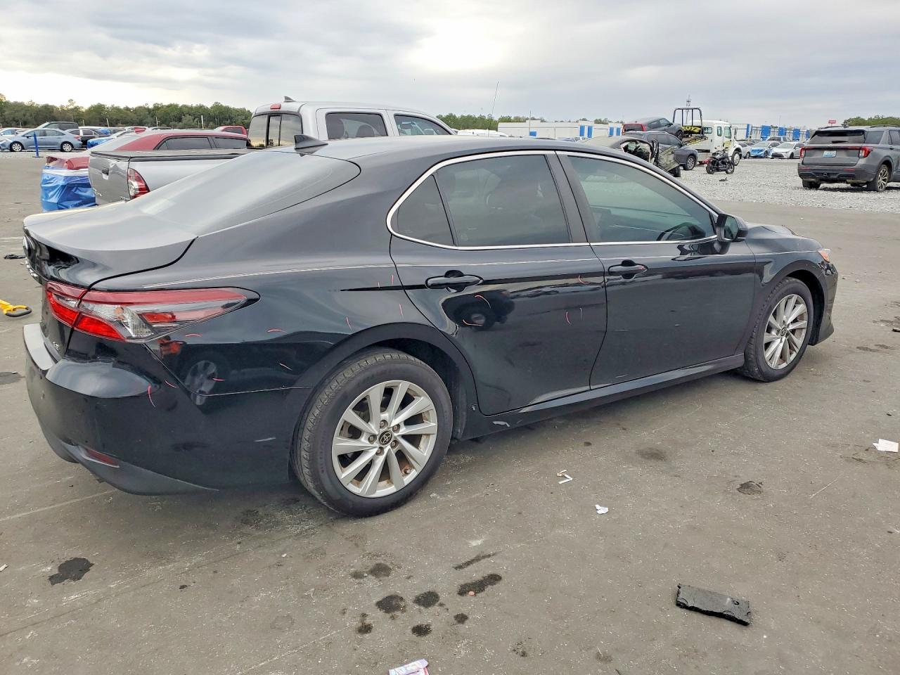 2021 TOYOTA CAMRY LE photo 5
