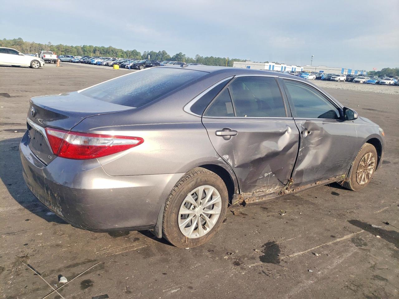 2016 TOYOTA CAMRY LE photo 5