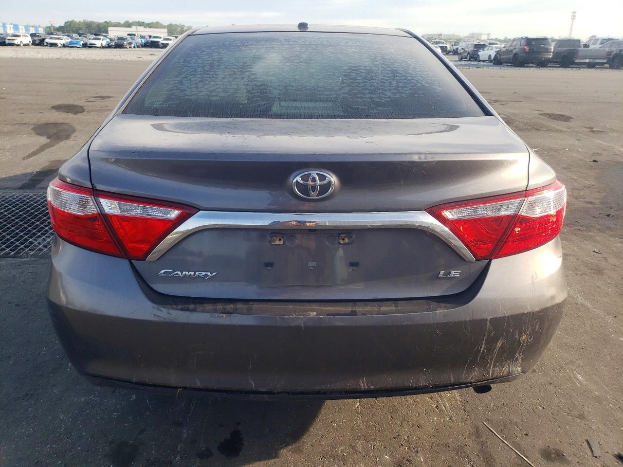 2016 TOYOTA CAMRY LE photo 11