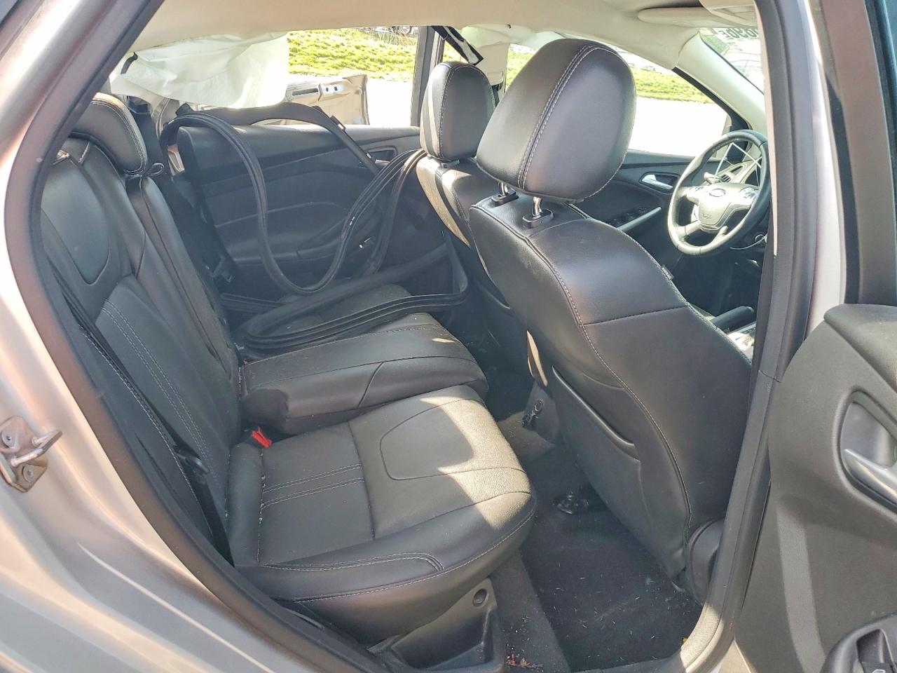 2014 FORD FOCUS SE photo 19