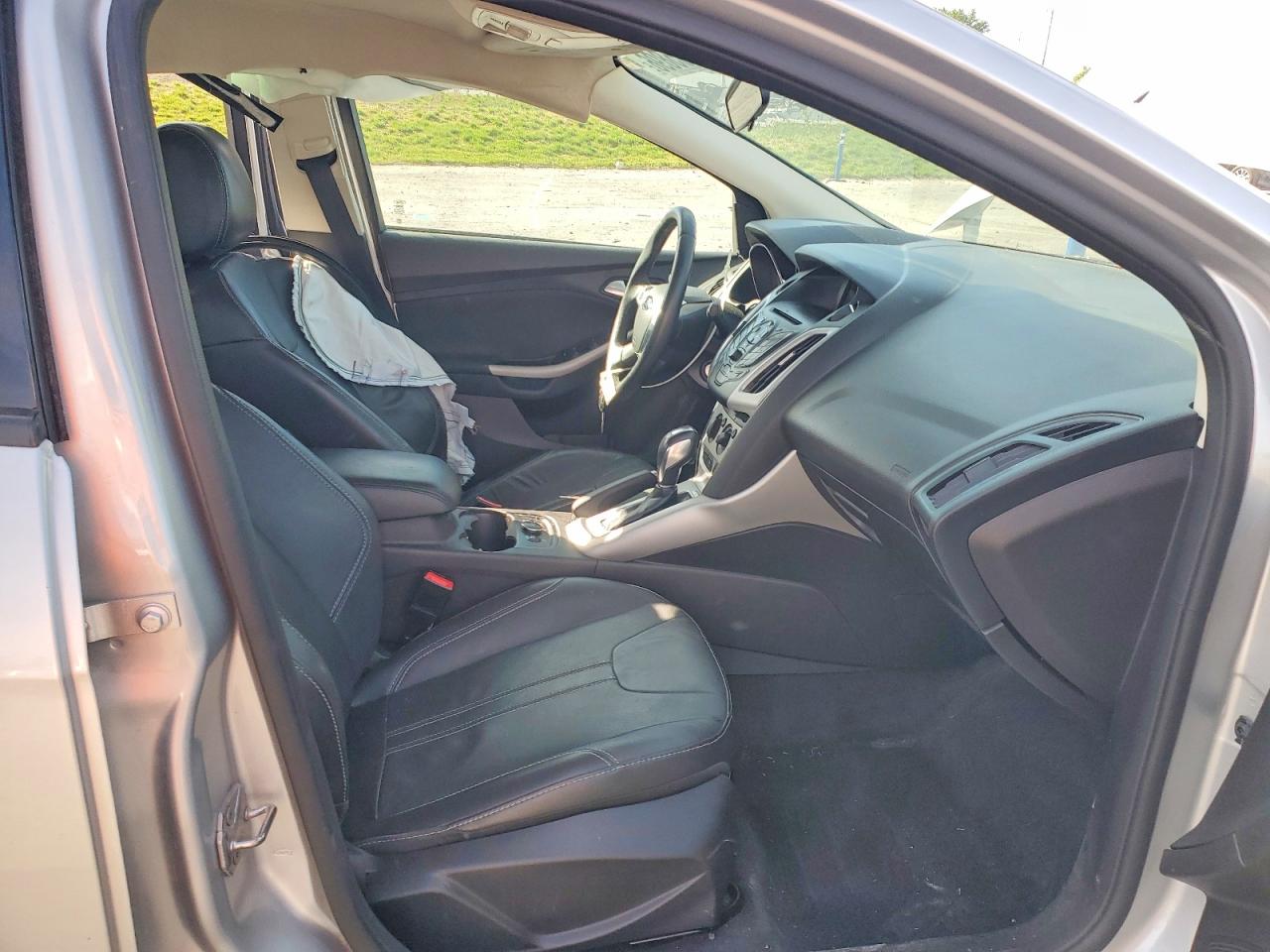 2014 FORD FOCUS SE photo 13