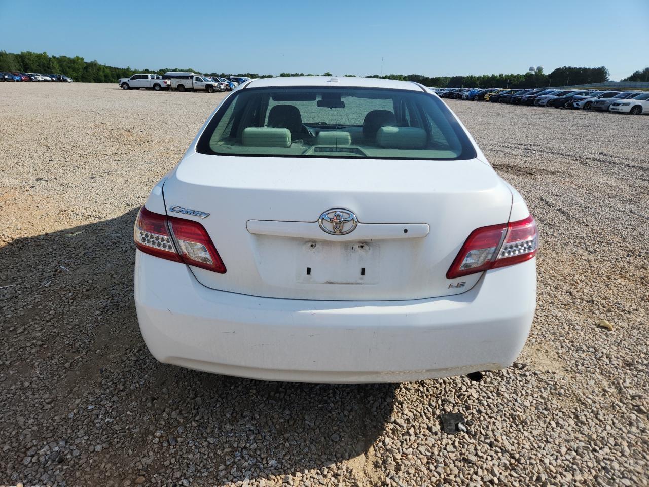 2011 TOYOTA CAMRY LE photo 16