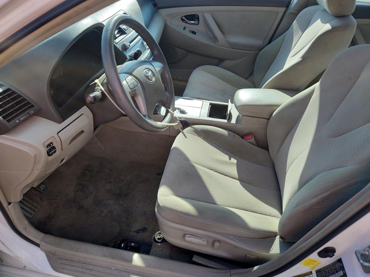 2011 TOYOTA CAMRY LE photo 19