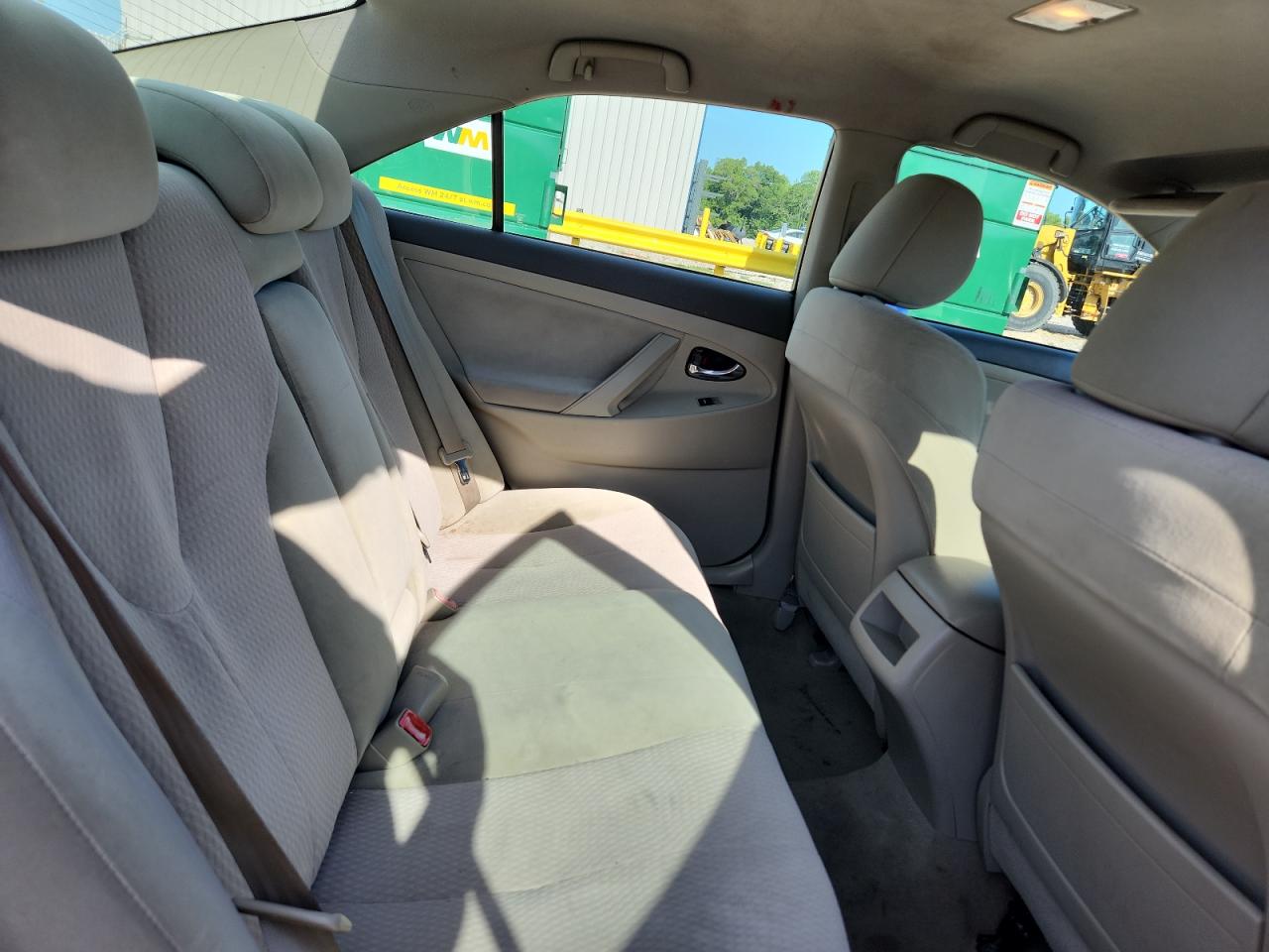 2011 TOYOTA CAMRY LE photo 28