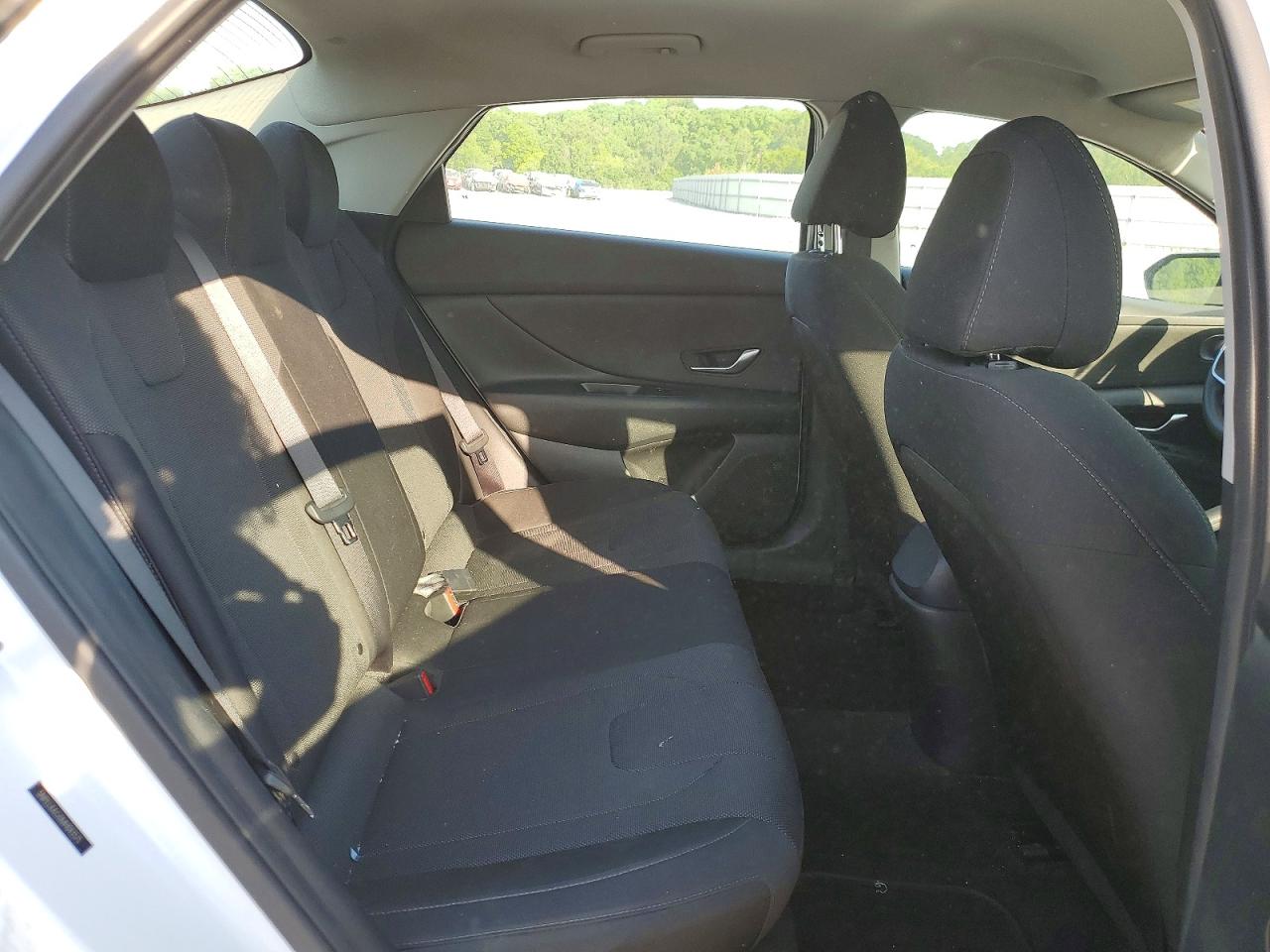 2021 HYUNDAI ELANTRA SE photo 19
