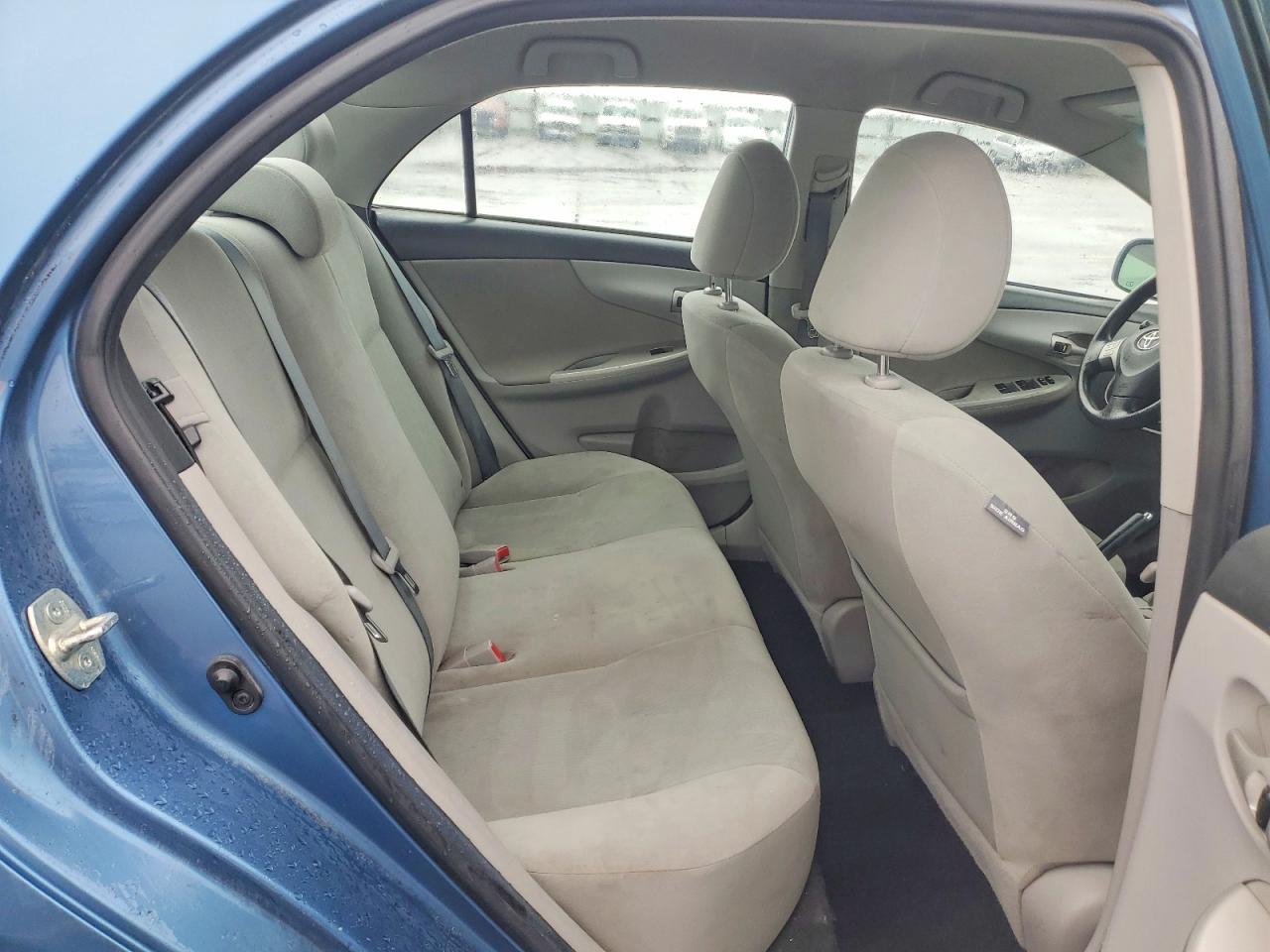 2013 TOYOTA COROLLA LE photo 28