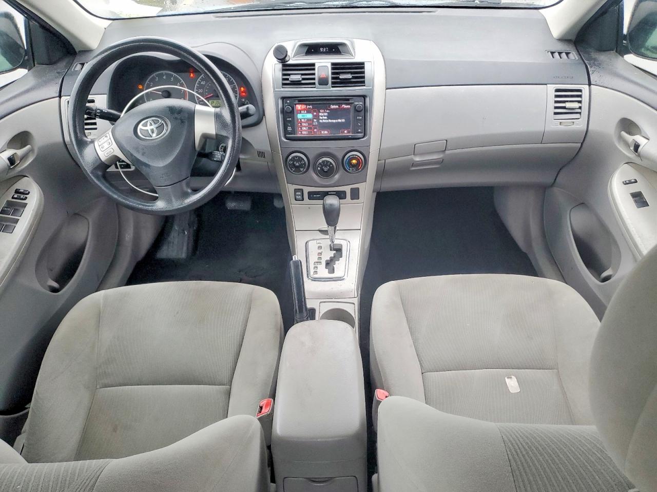 2013 TOYOTA COROLLA LE photo 22