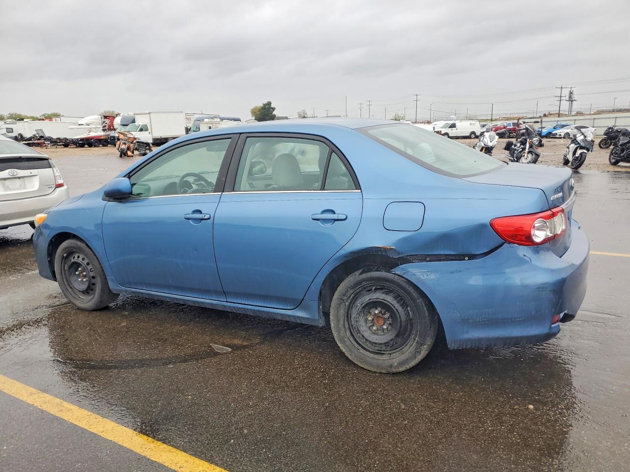 2013 TOYOTA COROLLA LE photo 4