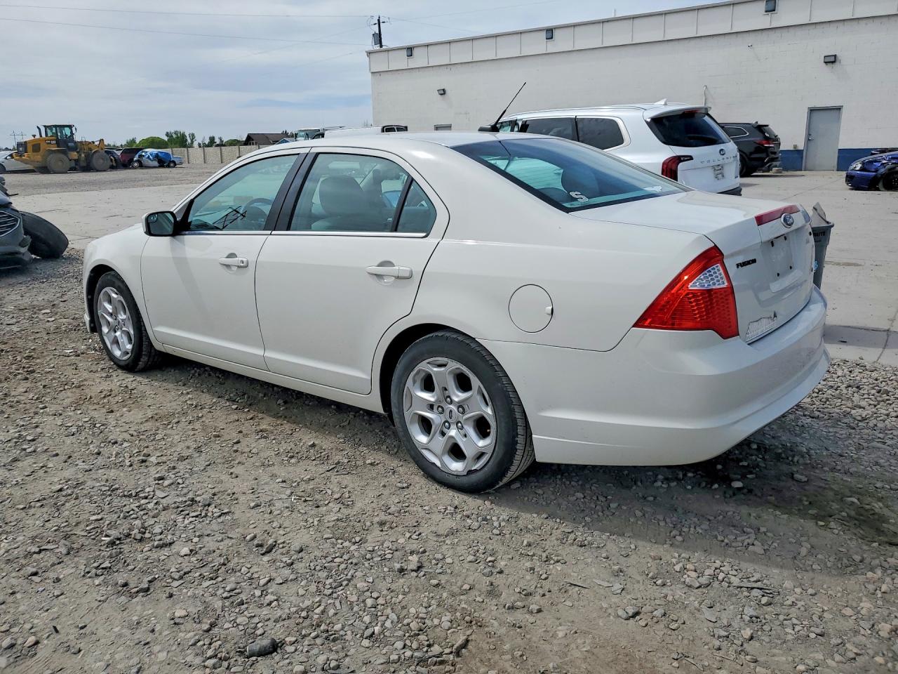 2011 FORD FUSION SE photo 3